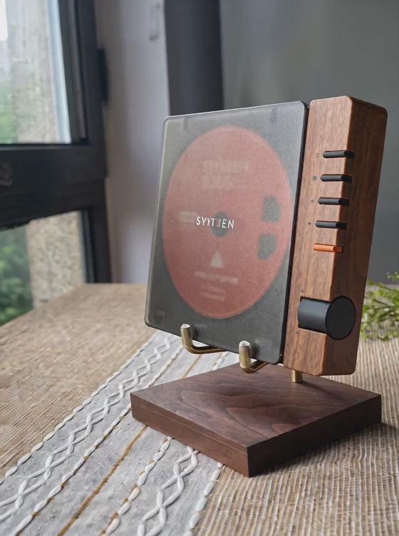 VIEDAJ | R300 Desktop CD Player – Walnut & Brass Edition